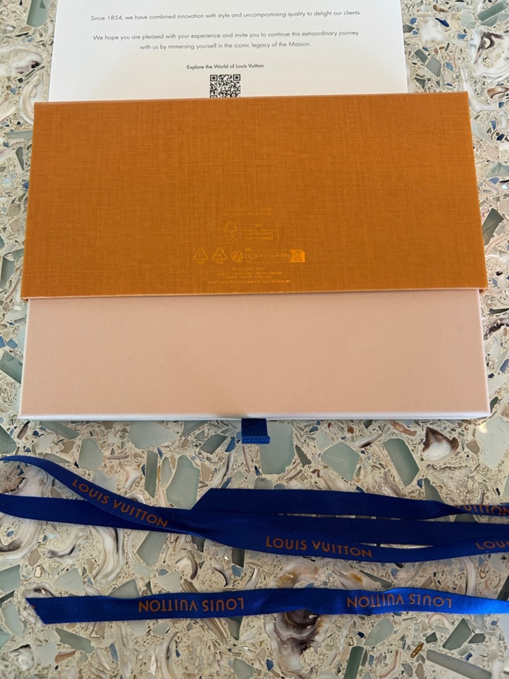 Louis Vuitton Gift Box with Blue Branded Ribbon - Picture 3 of 9